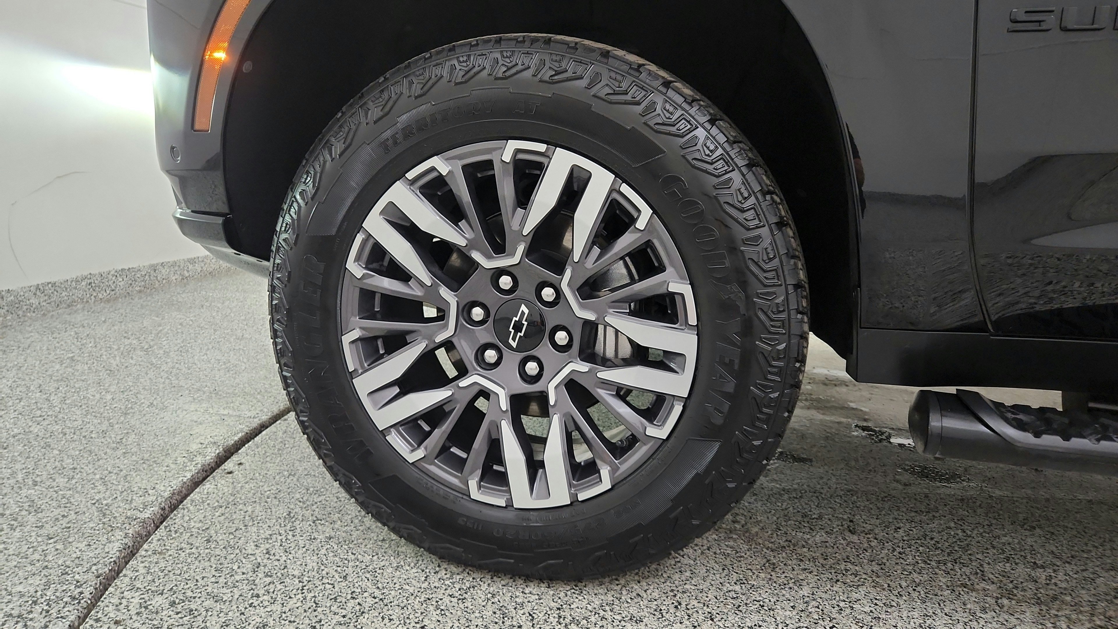 Used 2025 Chevrolet Suburban Z71 AWD/4WD image 38