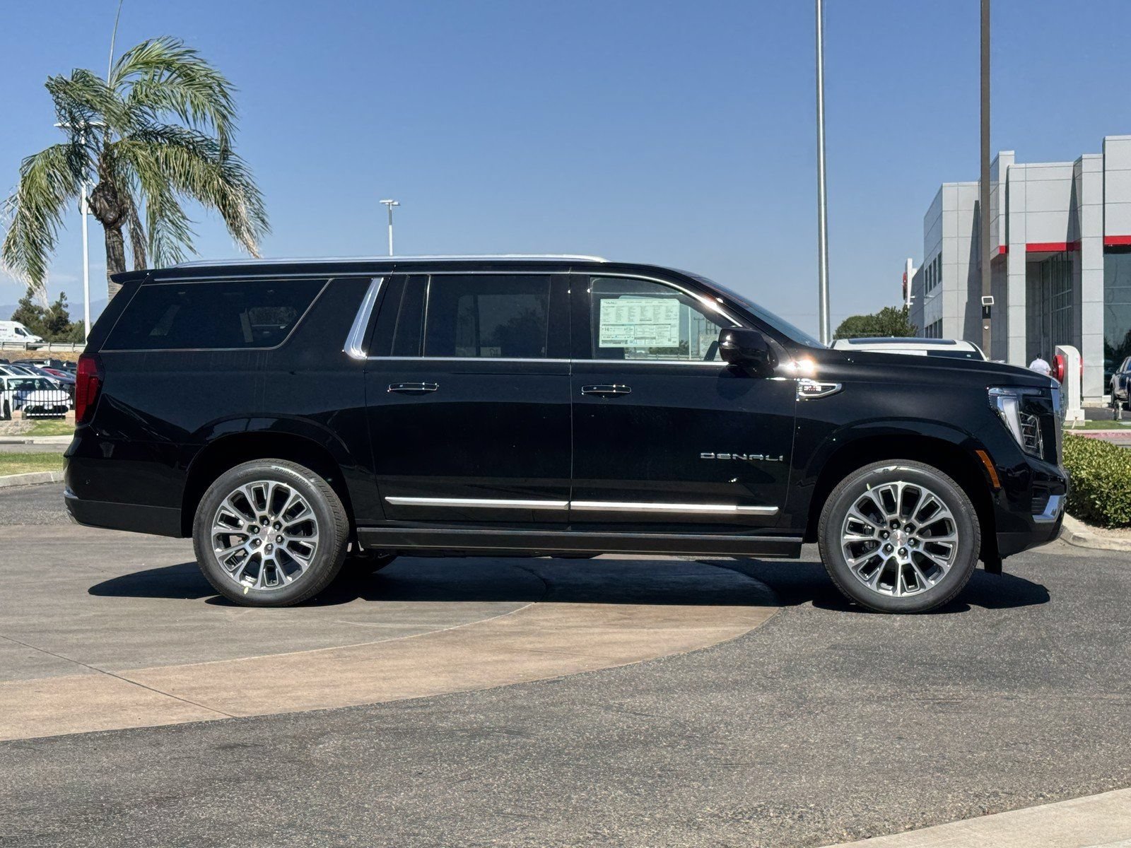 New 2026 GMC Yukon XL Denali w/ Denali Reserve Package AWD/4WD image 3