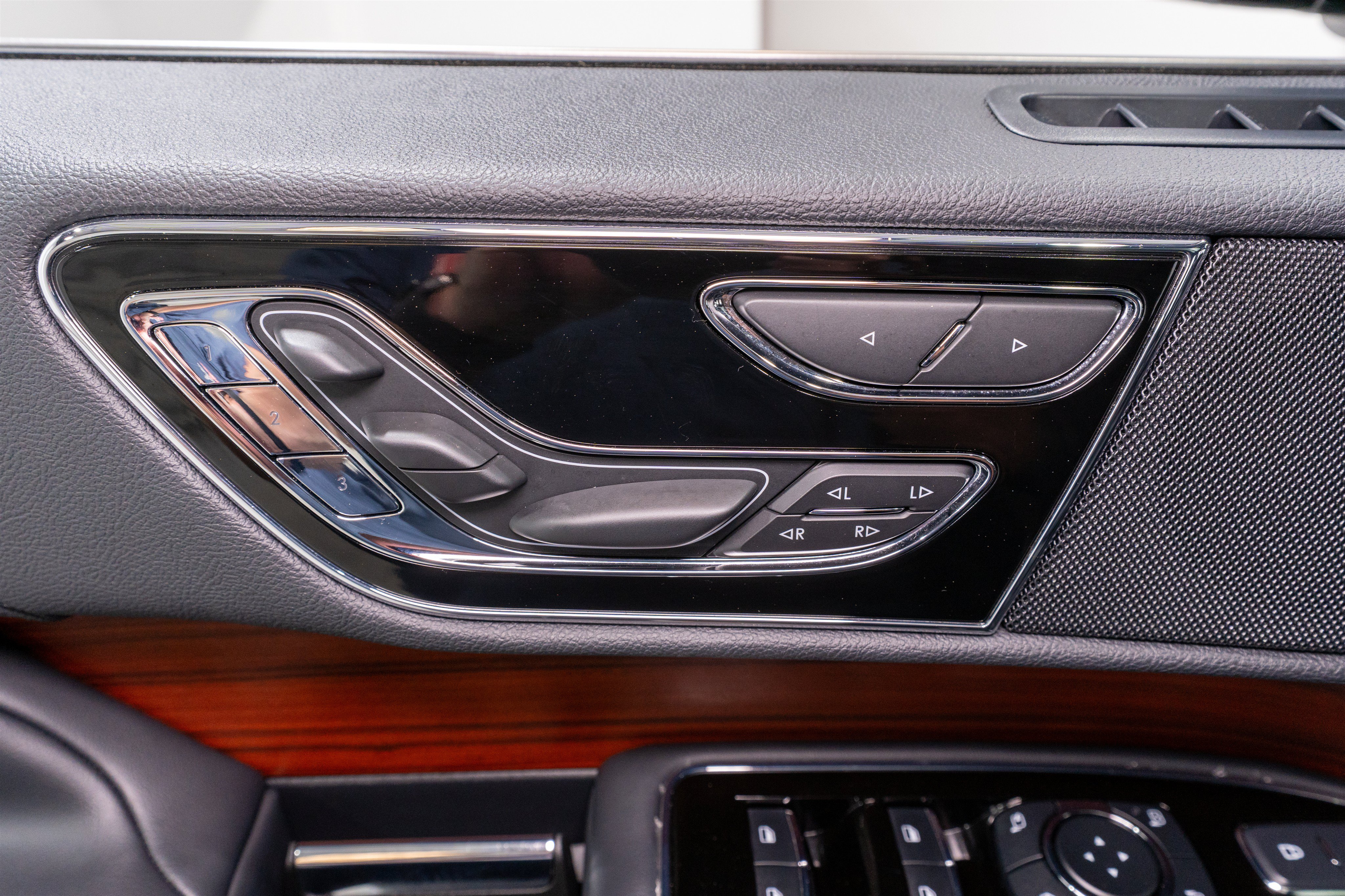 Used 2024 Lincoln Navigator Reserve AWD/4WD image 15