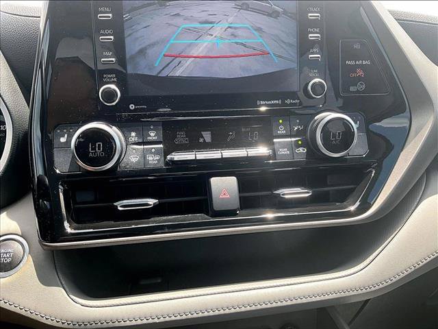 Used 2021 Toyota Highlander XLE FWD image 24
