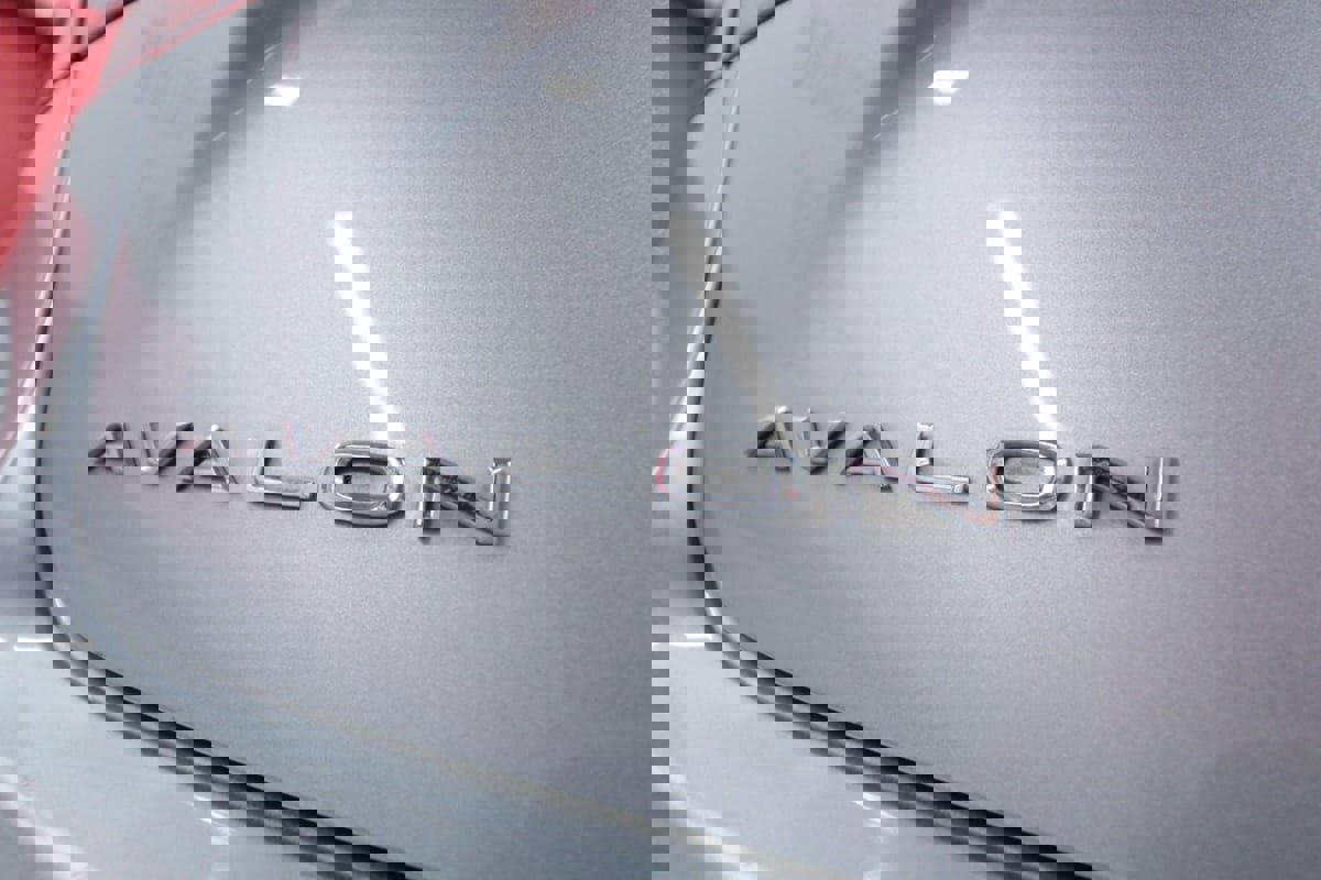 Used 2018 Toyota Avalon XLE Premium FWD image 34