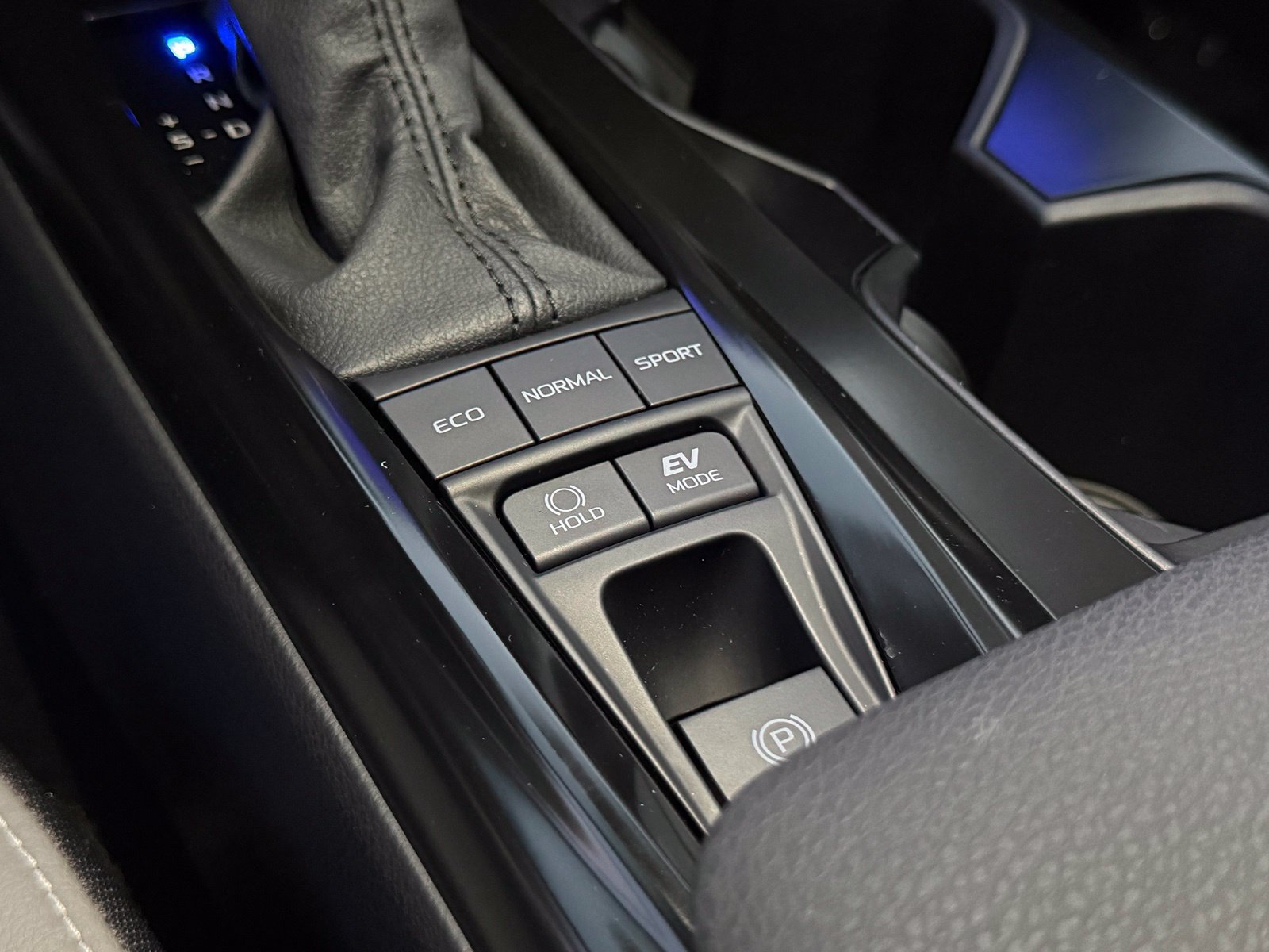 Used 2025 Toyota Camry SE w/ Convenience Package FWD image 31