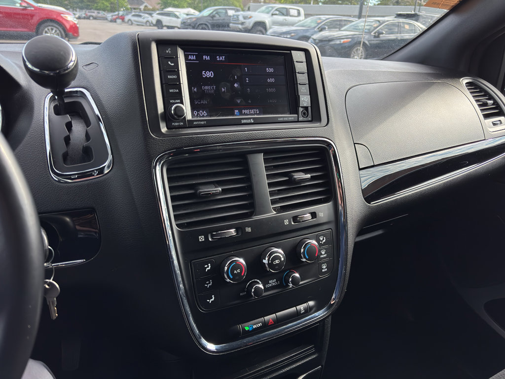 Used 2018 Dodge Grand Caravan SE image 10