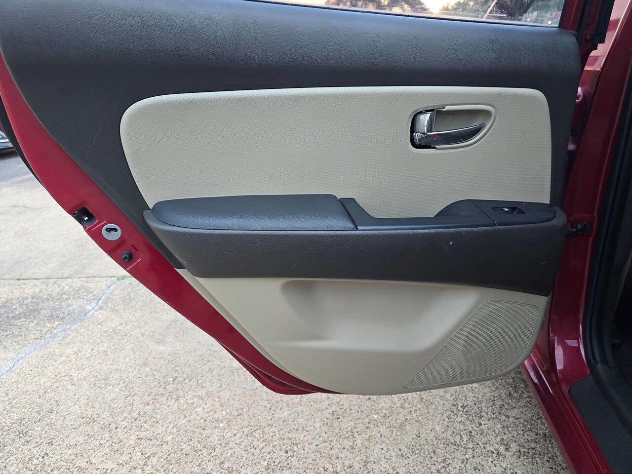 Used 2010 Hyundai Elantra GLS FWD image 17