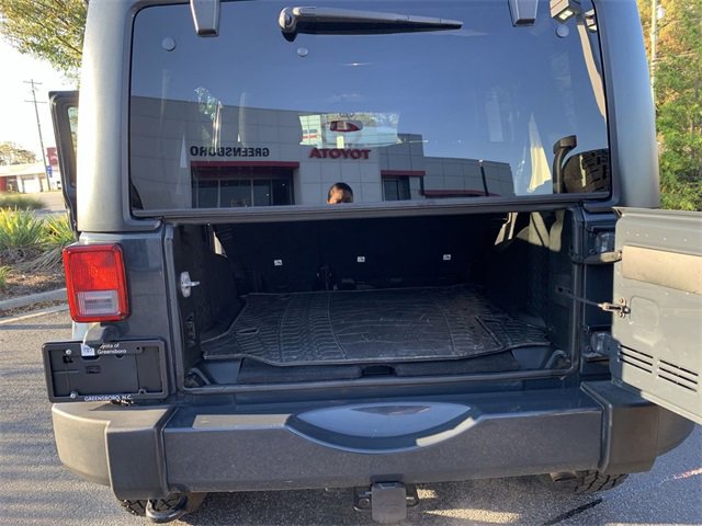 Used 2017 Jeep Wrangler Unlimited Sahara w/ Connectivity Group image 29