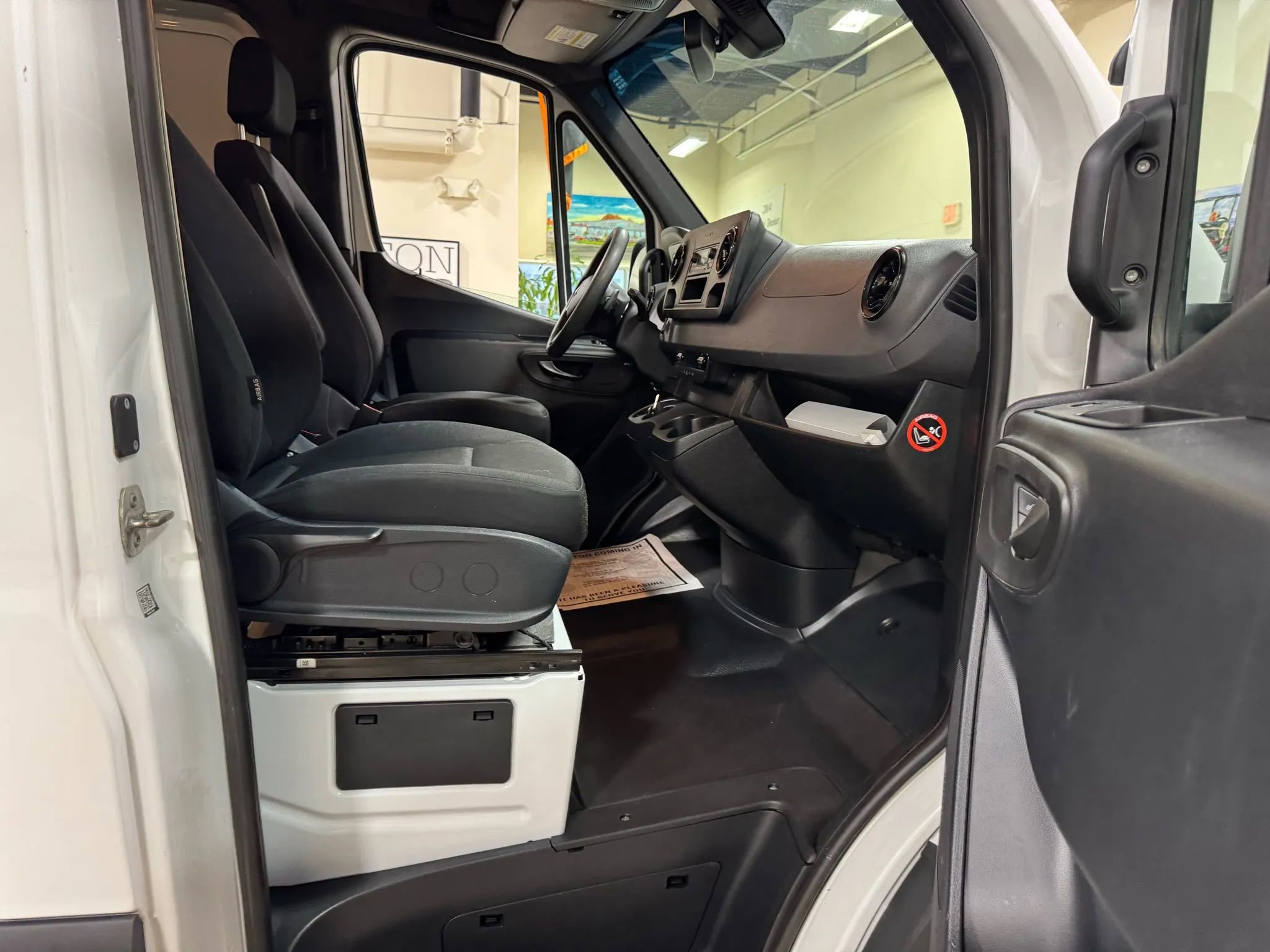 Used 2020 Mercedes-Benz Sprinter 2500 image 26