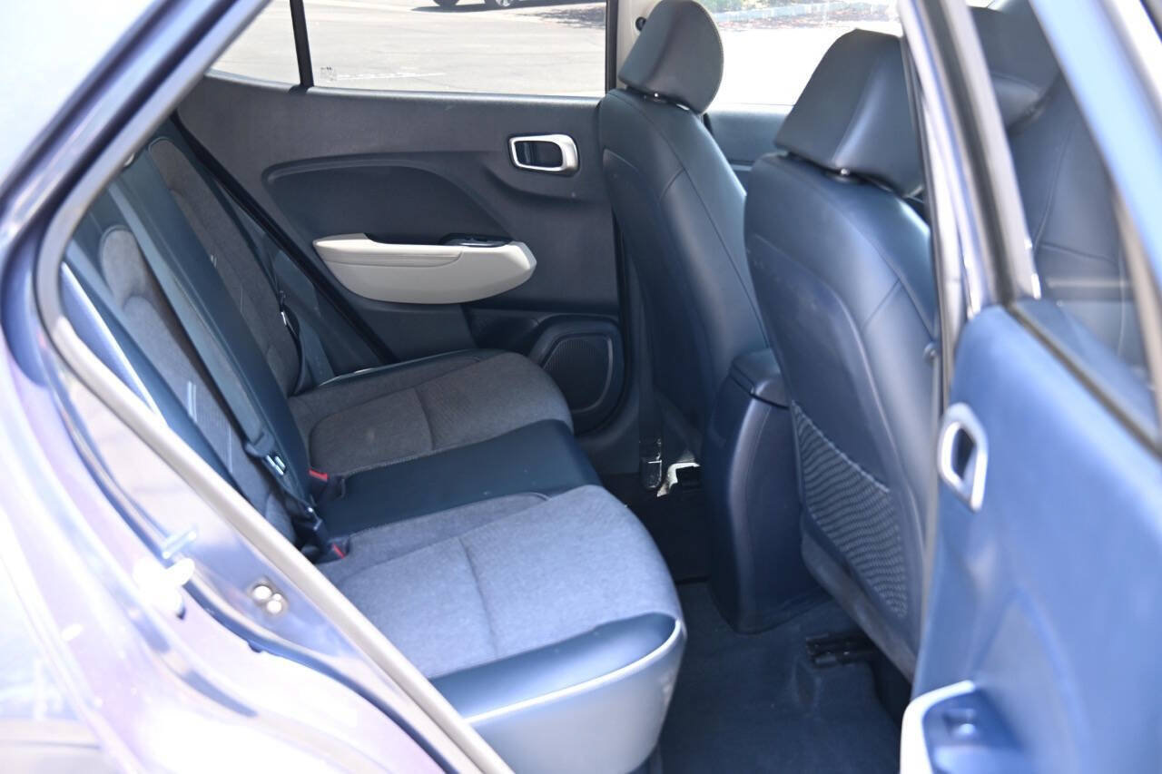 Used 2022 Hyundai Venue Limited FWD image 22