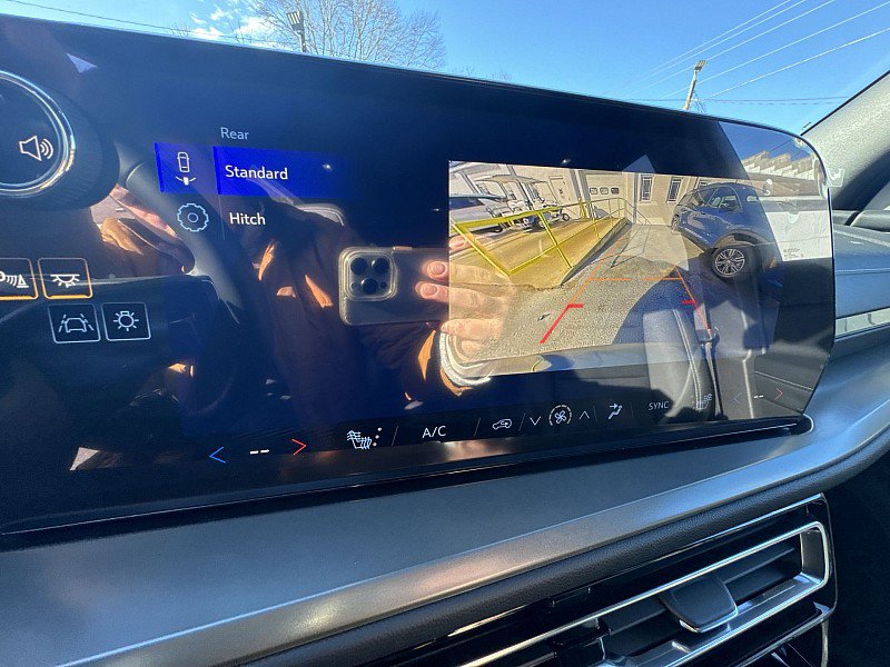 New 2026 Chevrolet Traverse LT w/ Sun and Wheel Package image 5