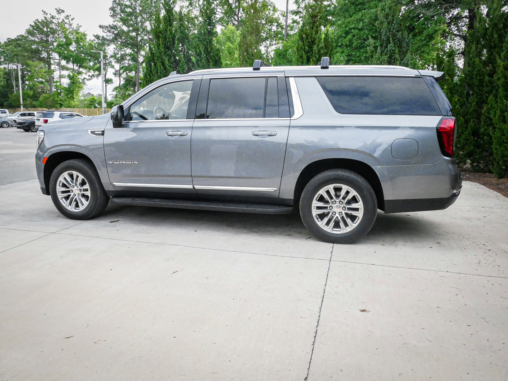 Used 2021 GMC Yukon XL SLT w/ SLT Luxury Plus Package AWD/4WD image 7