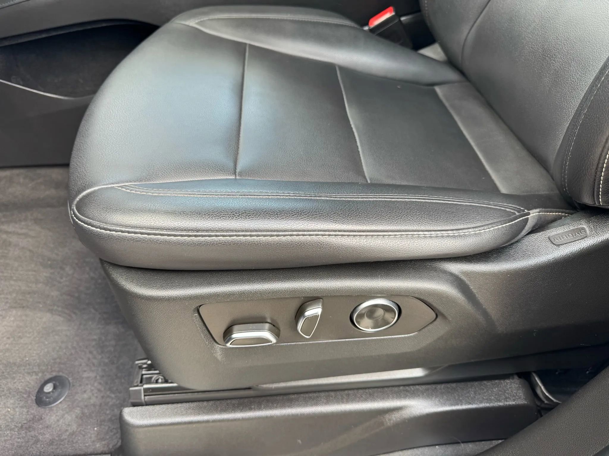 Used 2022 Cadillac Escalade ESV Luxury image 12