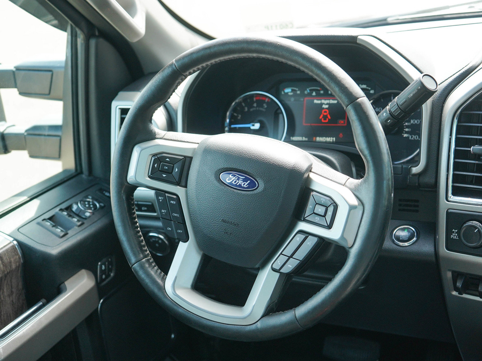 Used 2018 Ford F250 Lariat w/ Lariat Ultimate Package AWD/4WD image 15