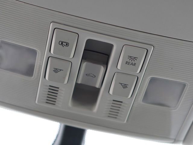 Used 2017 Volkswagen Golf Wolfsburg Edition image 33