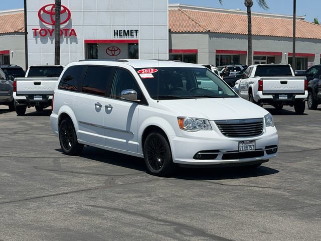 Used 2015 Chrysler Town & Country Limited FWD image 3
