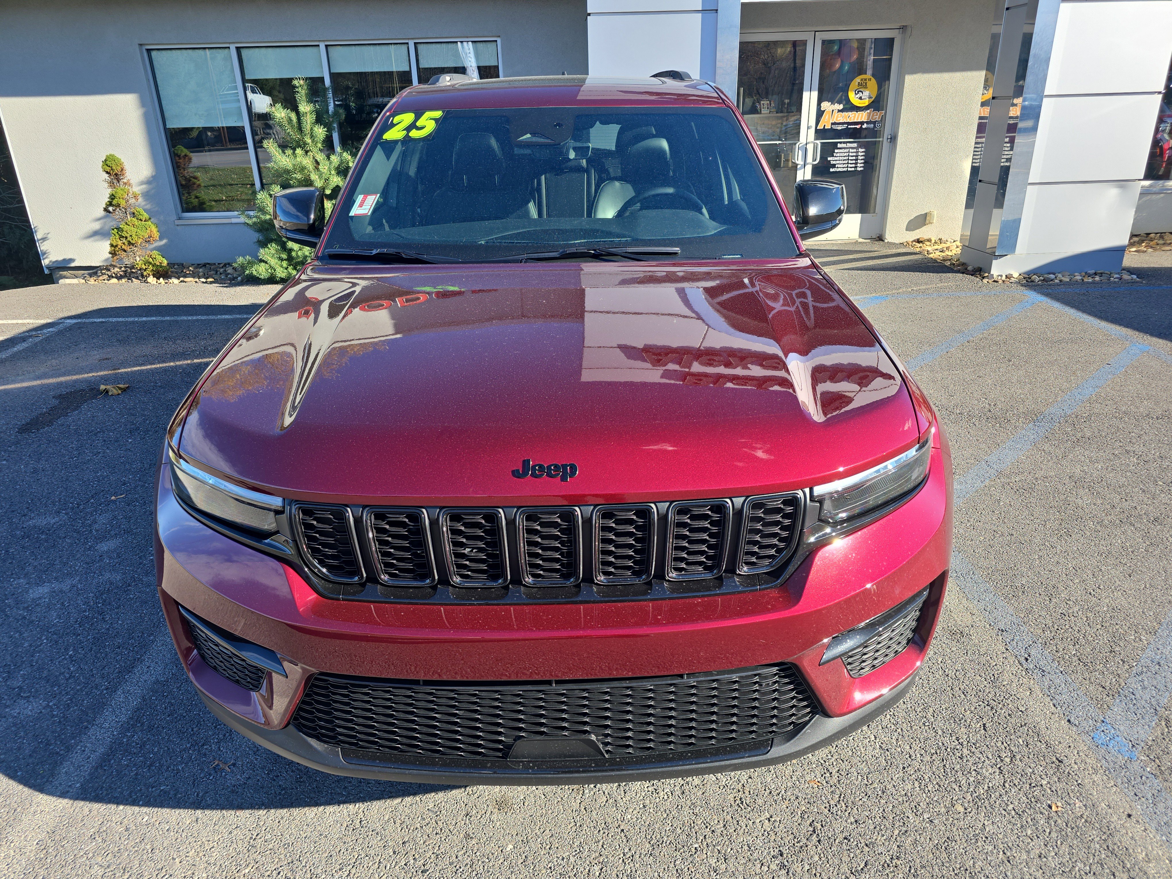 New 2025 Jeep Grand Cherokee Limited image 9