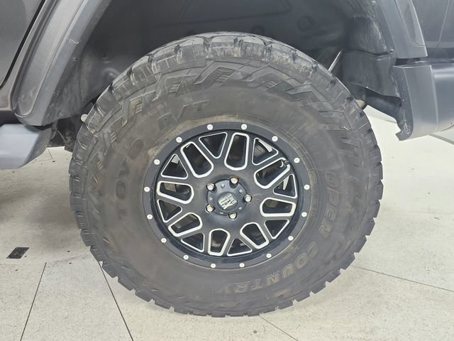 Used 2018 Jeep Wrangler Unlimited Sahara AWD/4WD image 13