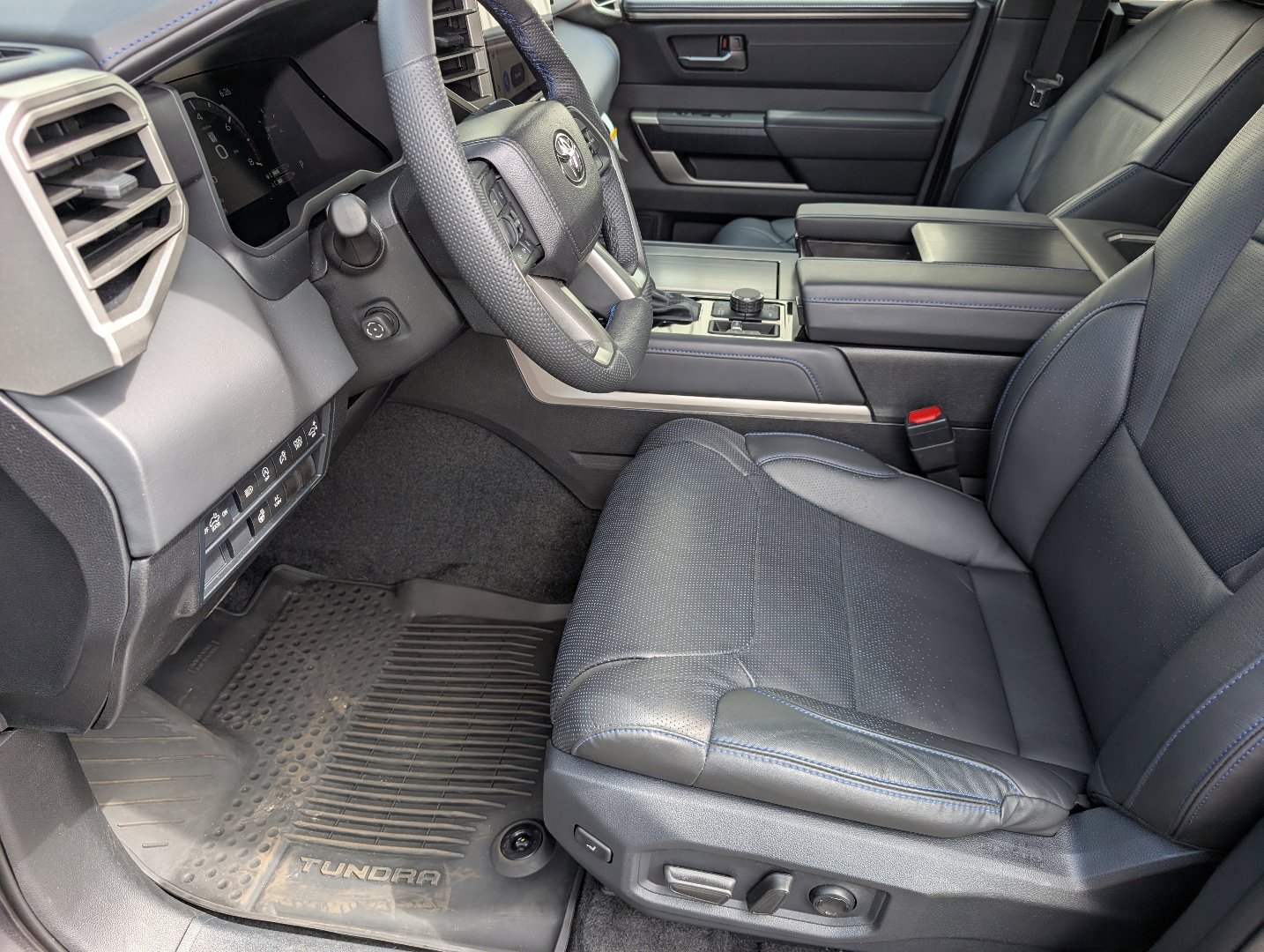 Used 2026 Toyota Tundra Platinum w/ TRD Off-Road Package AWD/4WD image 10