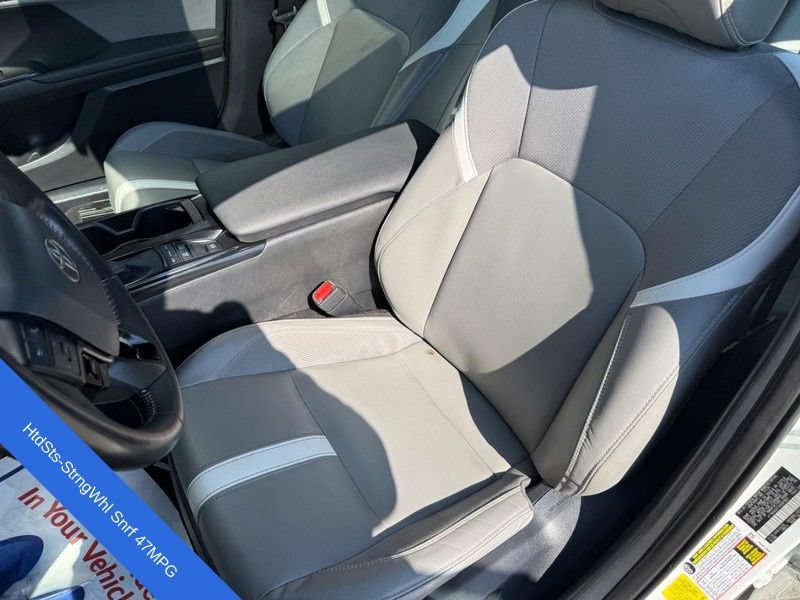 Used 2025 Toyota Camry SE w/ Convenience Package FWD image 16
