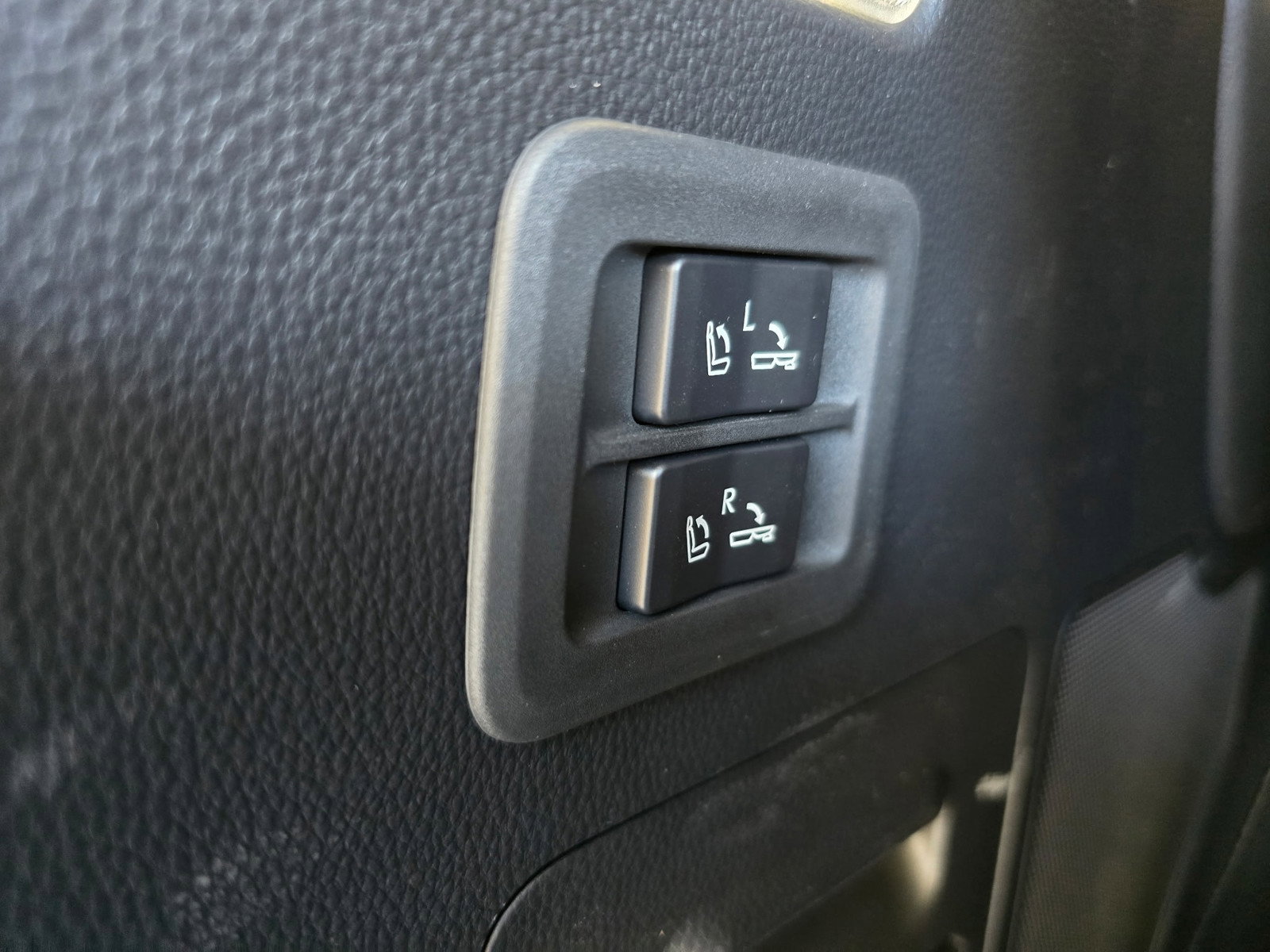 Used 2018 Bentley Bentayga AWD/4WD image 40