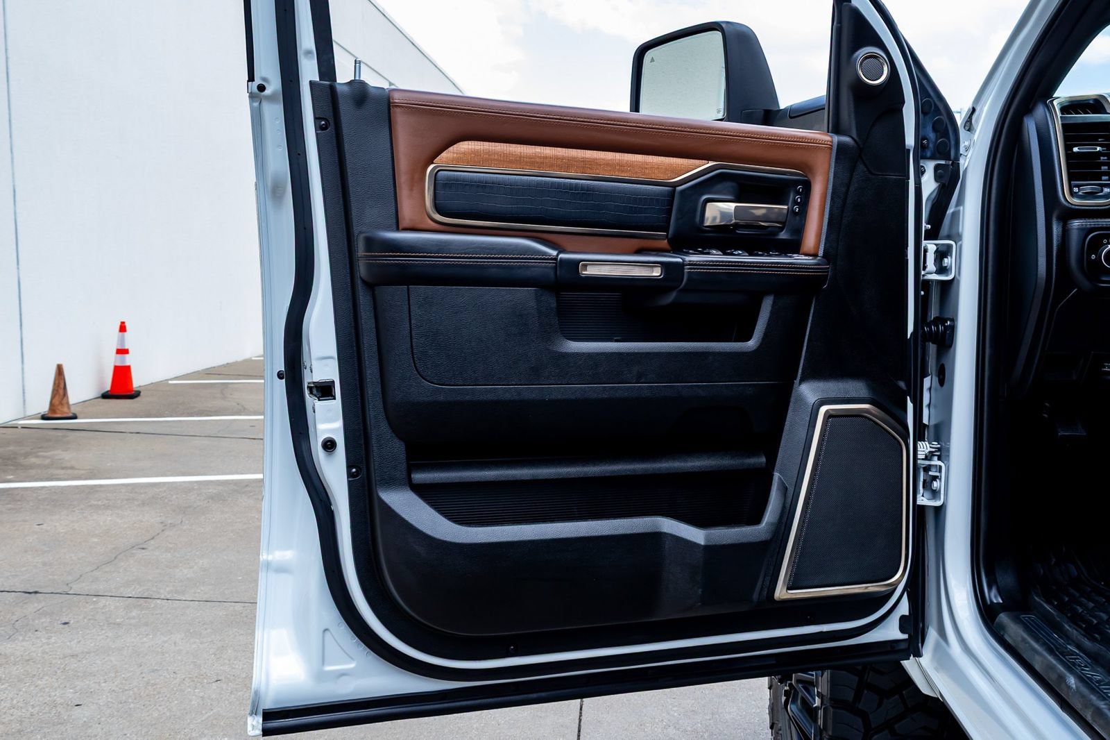 Used 2023 RAM 3500 Limited AWD/4WD image 36