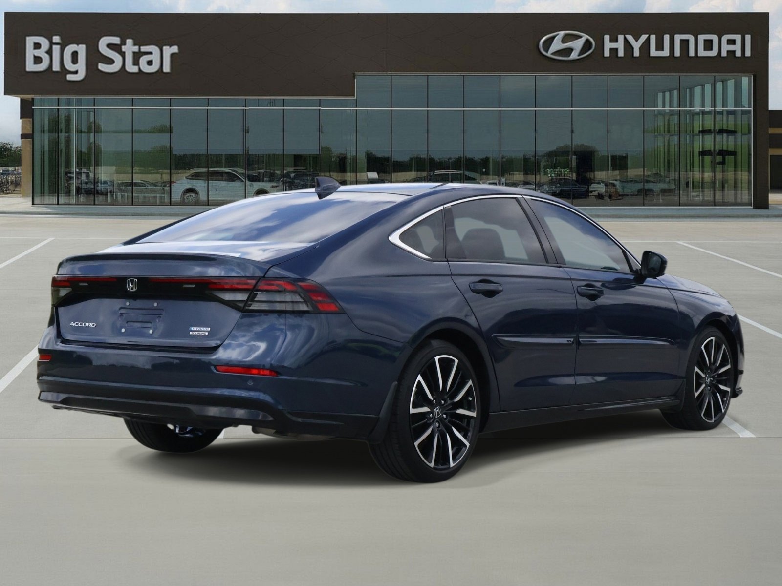 Used 2023 Honda Accord Touring image 4