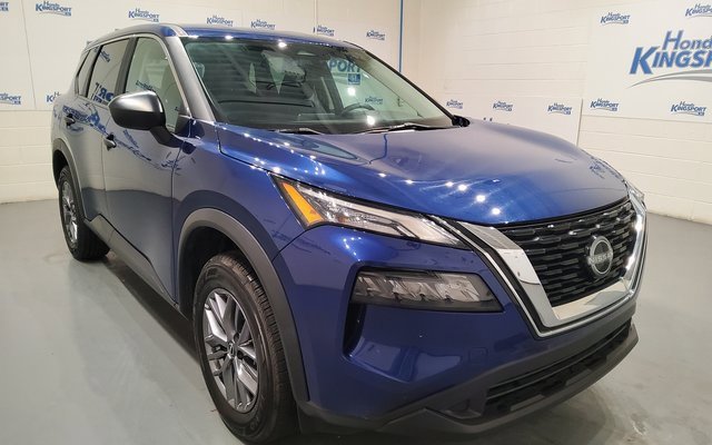 Used 2023 Nissan Rogue S image 2