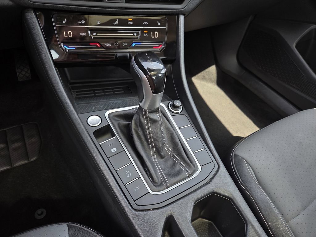 Used 2025 Volkswagen Jetta SE FWD image 14