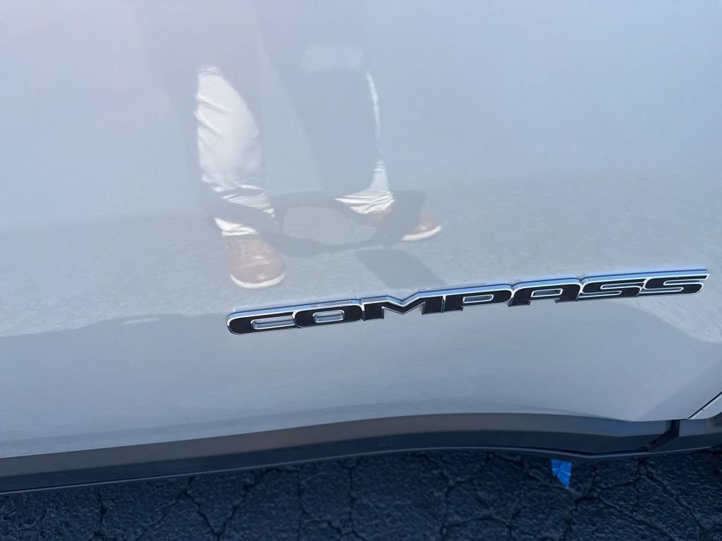 Used 2025 Jeep Compass Limited AWD/4WD image 15
