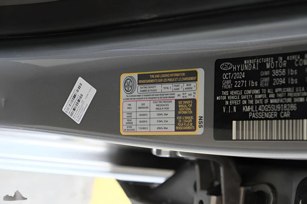 Used 2025 Hyundai Elantra SE FWD image 27