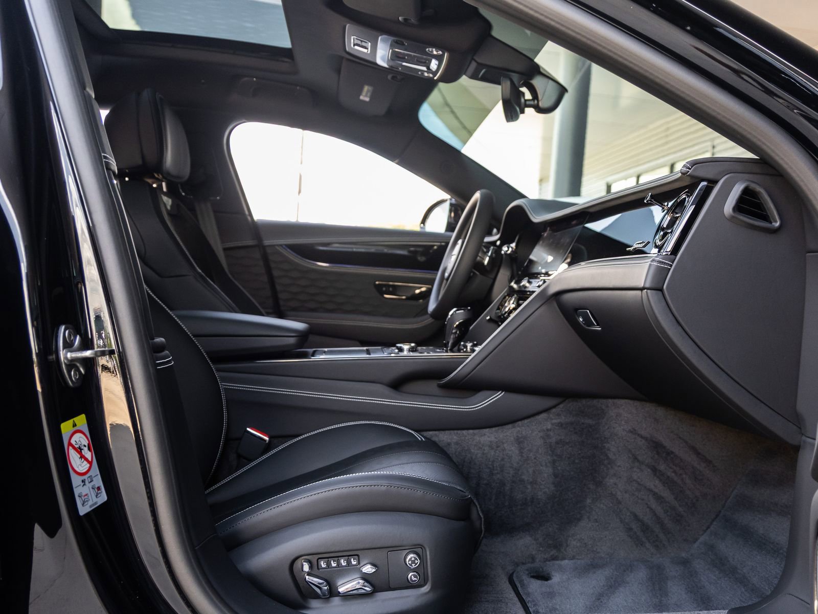 Used 2025 Bentley Flying Spur Plug-In Hybrid AWD/4WD image 54