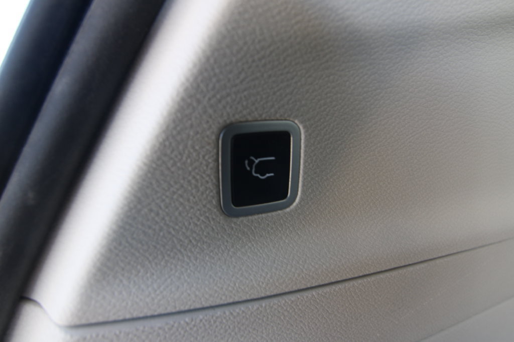Used 2023 Chrysler Pacifica Limited w/ Uconnect Theater Family Group AWD/4WD image 43