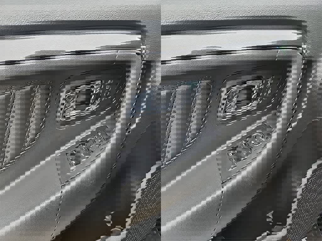 Used 2018 Ford Taurus SHO w/ Driver Assist Package image 11