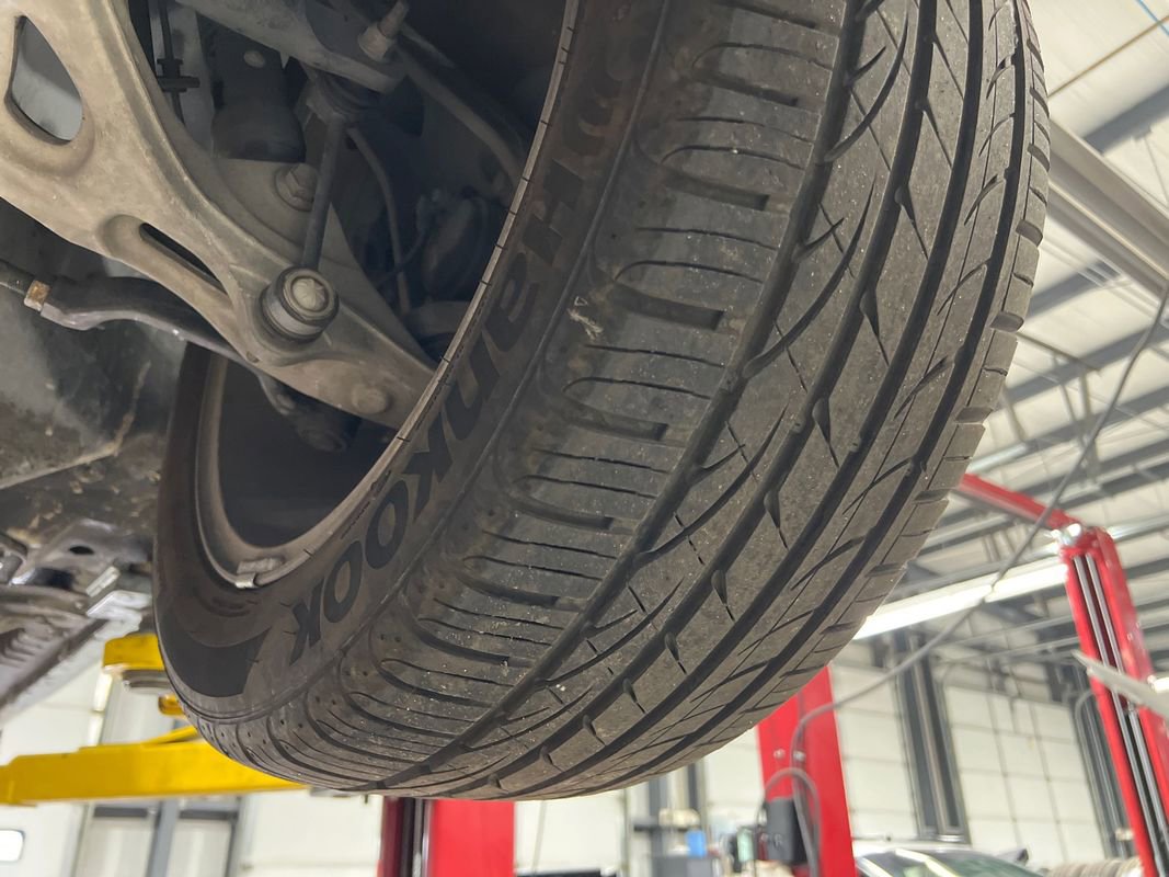 Used 2003 Ford Thunderbird image 43