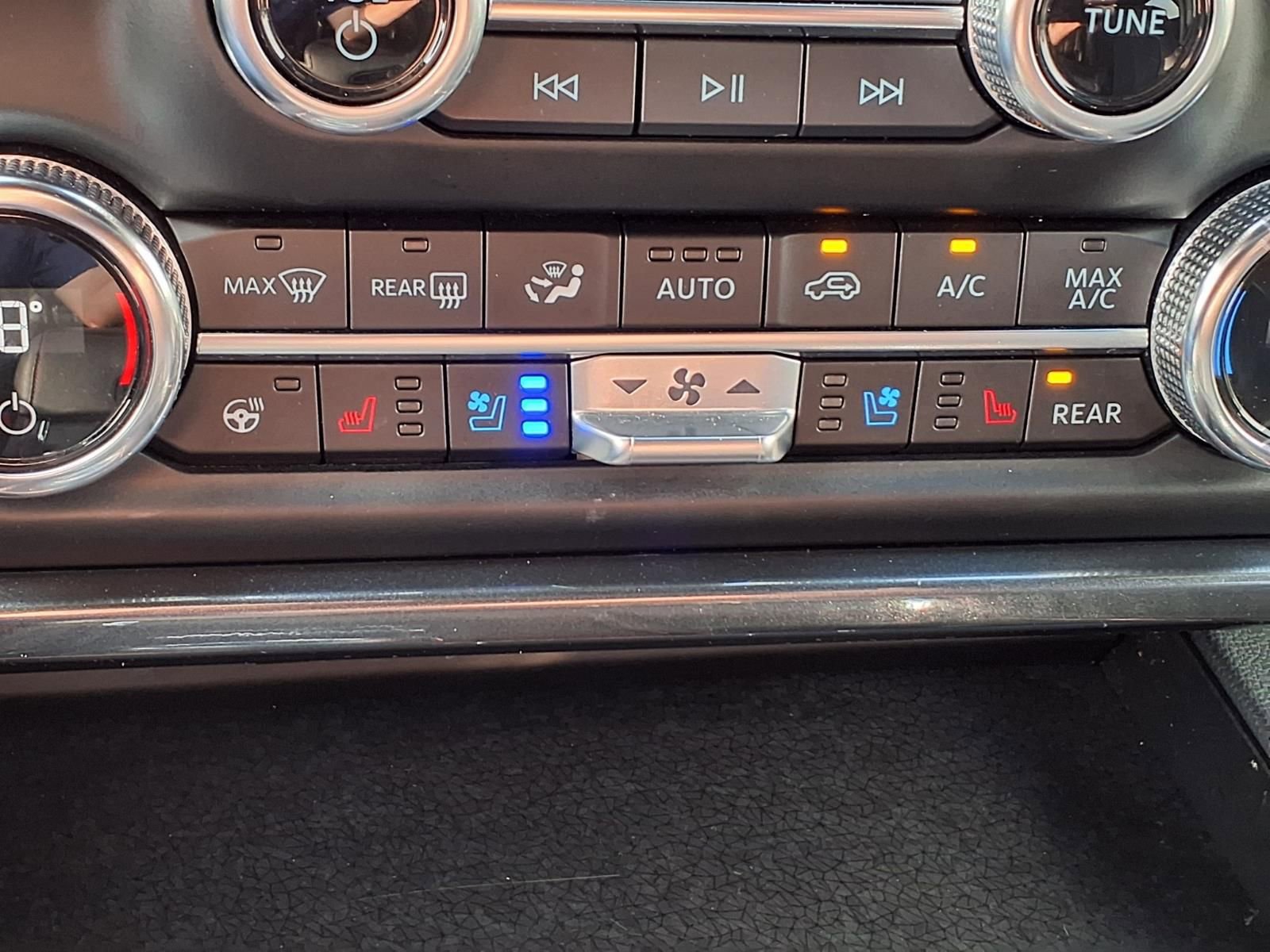 Used 2023 Ford Expedition Limited image 14