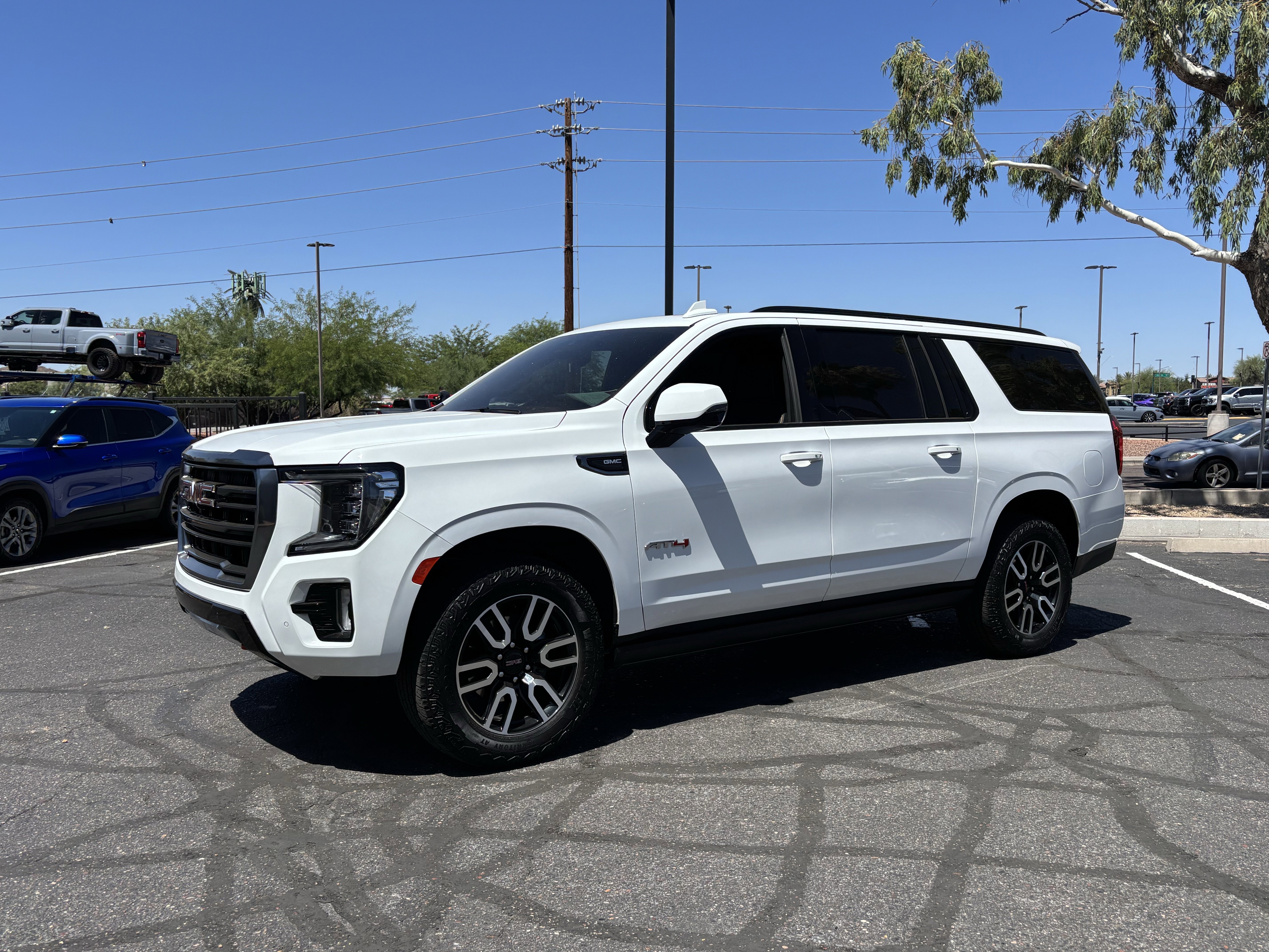 Used 2024 GMC Yukon XL AT4 w/ Technology Package AWD/4WD image 6