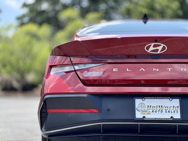 Used 2024 Hyundai Elantra Limited image 9