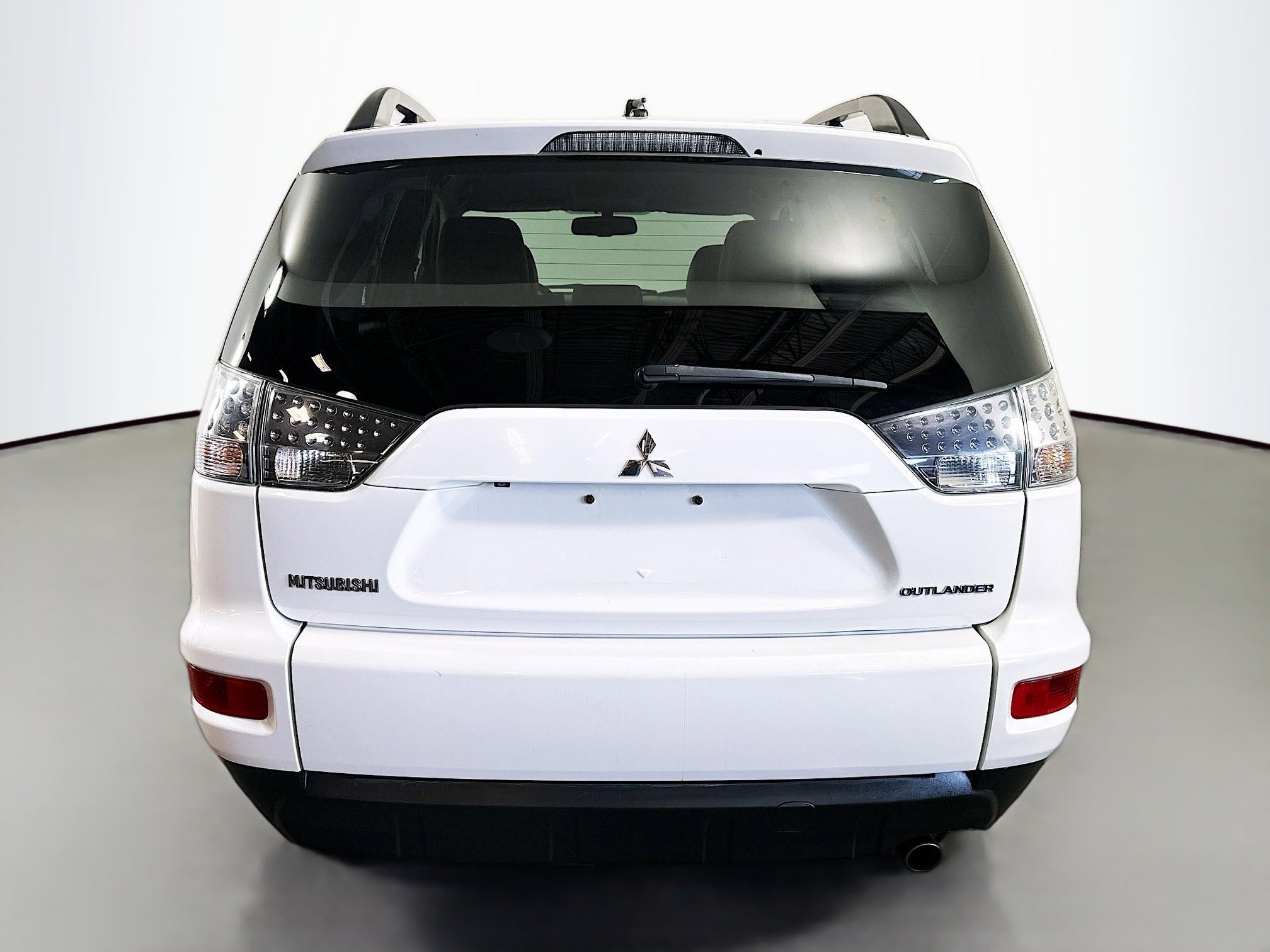 Used 2011 Mitsubishi Outlander SE image 6
