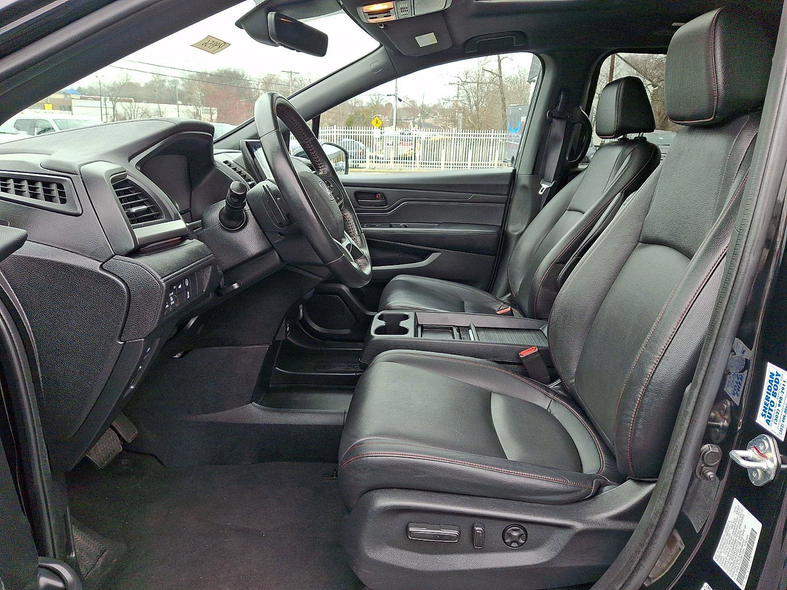 Used 2024 Honda Odyssey Sport image 11