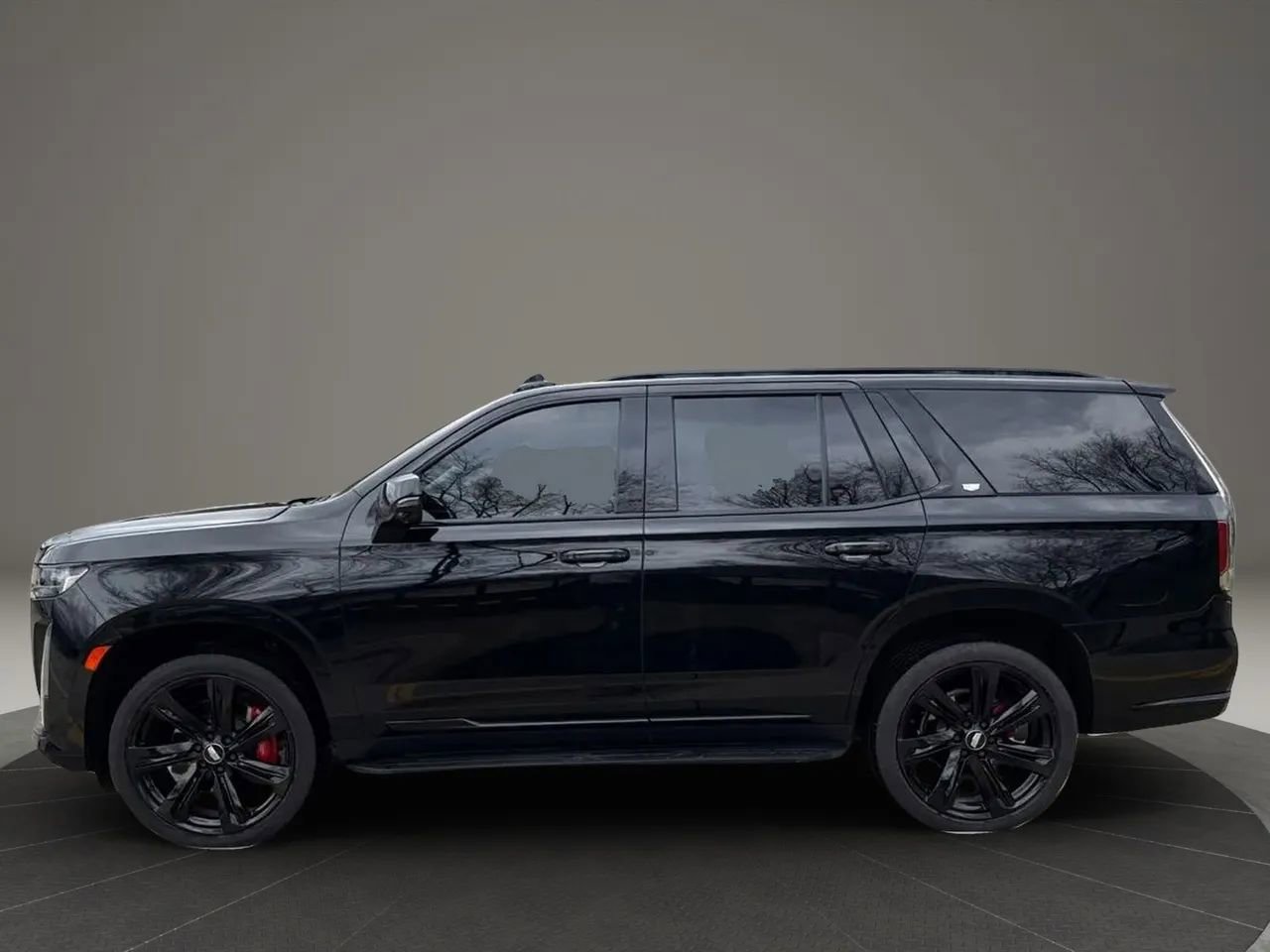Used 2022 Cadillac Escalade Sport Platinum w/ LPO, ONYX Package image 2