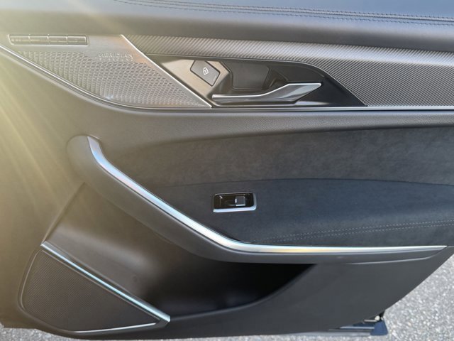 Used 2022 Jaguar F-PACE SVR image 30