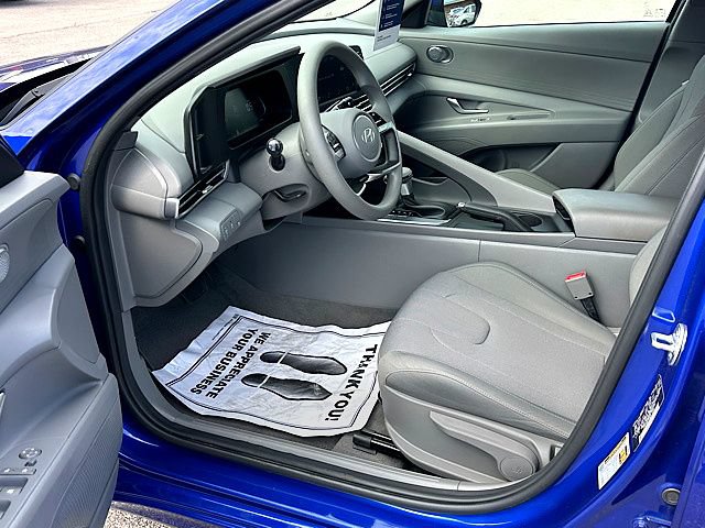 Certified 2025 Hyundai Elantra SE w/ Cargo Package FWD image 15