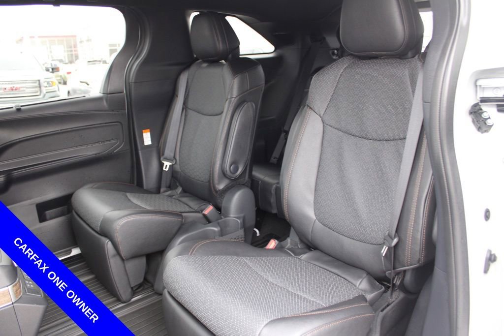 Used 2025 Toyota Sienna Platinum image 25