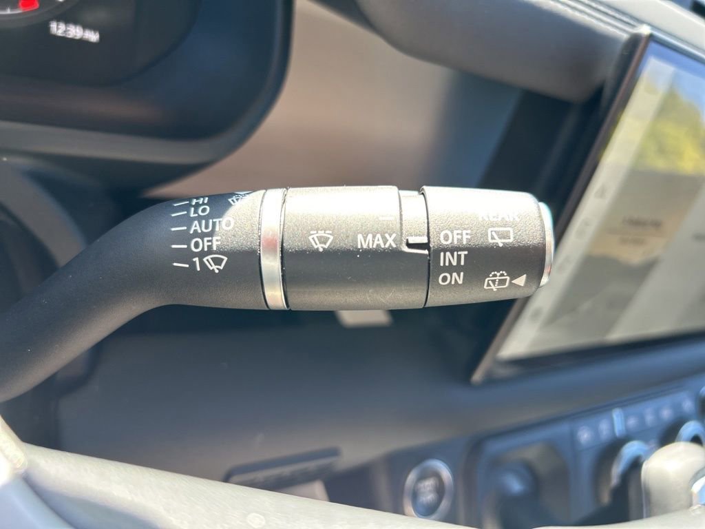 Used 2025 Land Rover Defender 110 S image 29