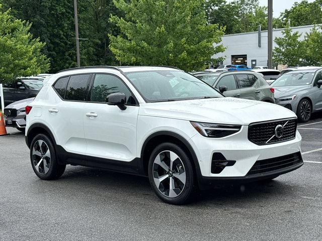 Used 2026 Volvo XC40 B5 Plus AWD/4WD image 2