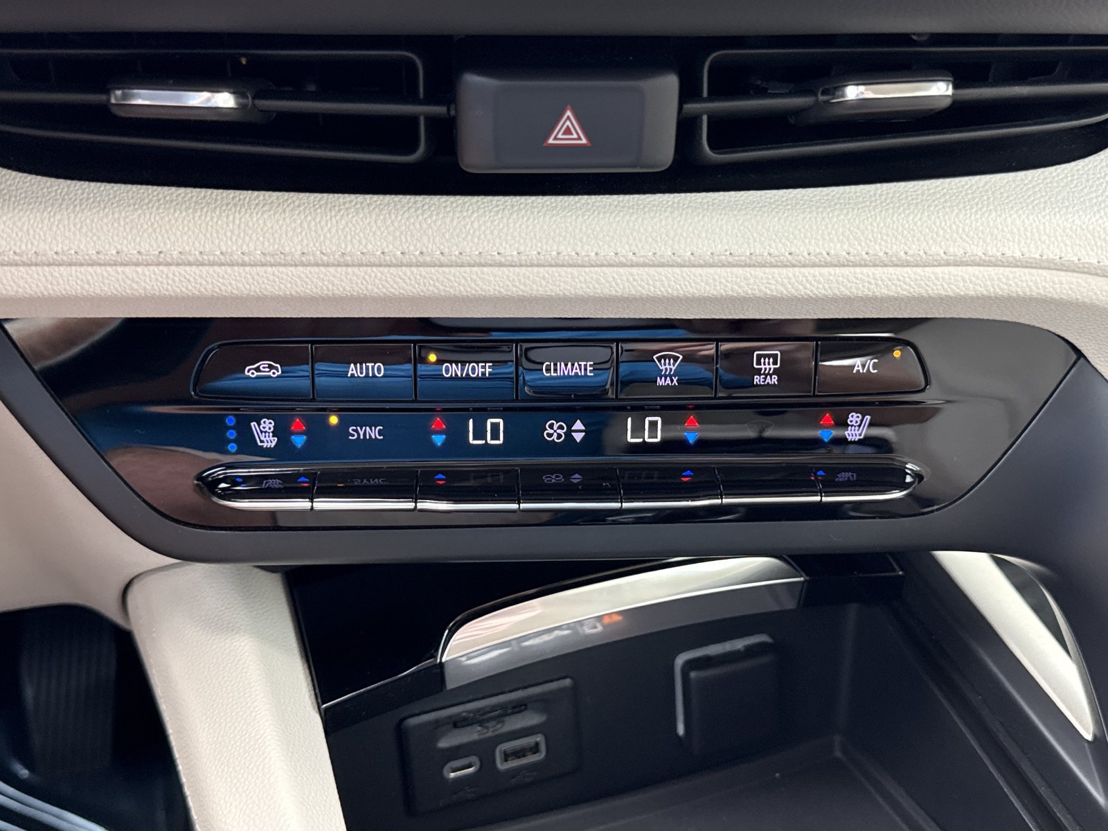 Used 2022 Buick Envision Avenir w/ Technology Package II FWD image 21