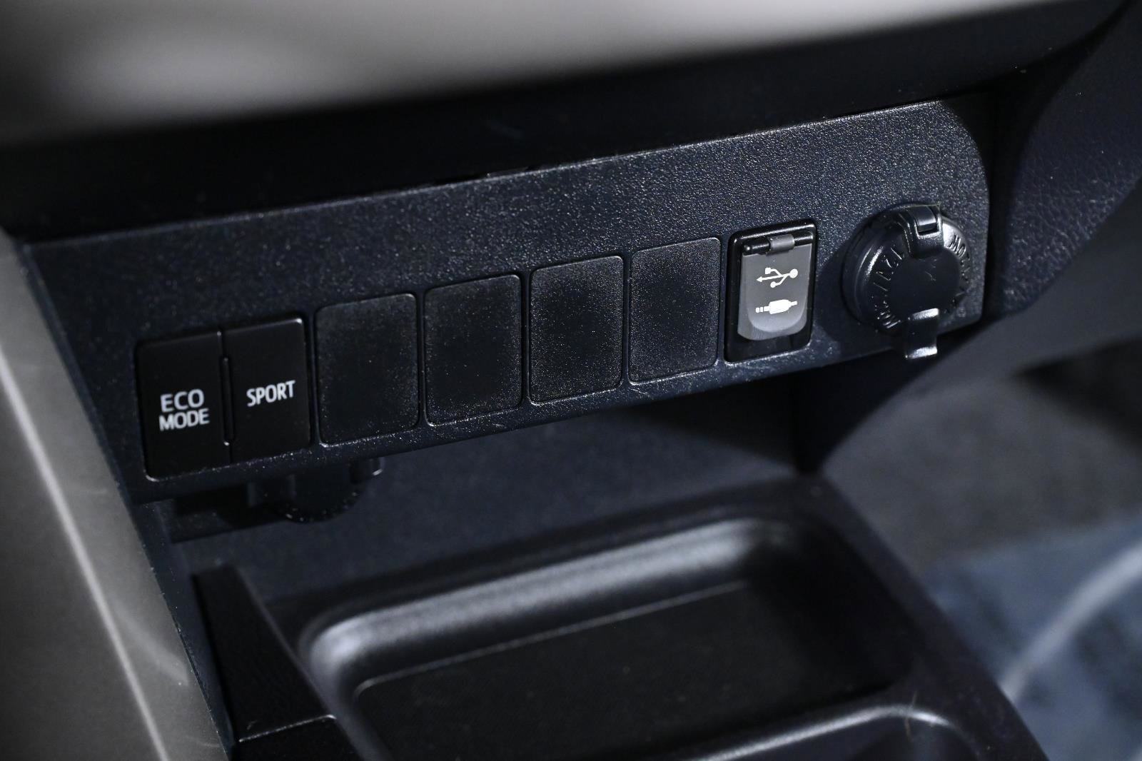 Used 2016 Toyota RAV4 XLE image 17