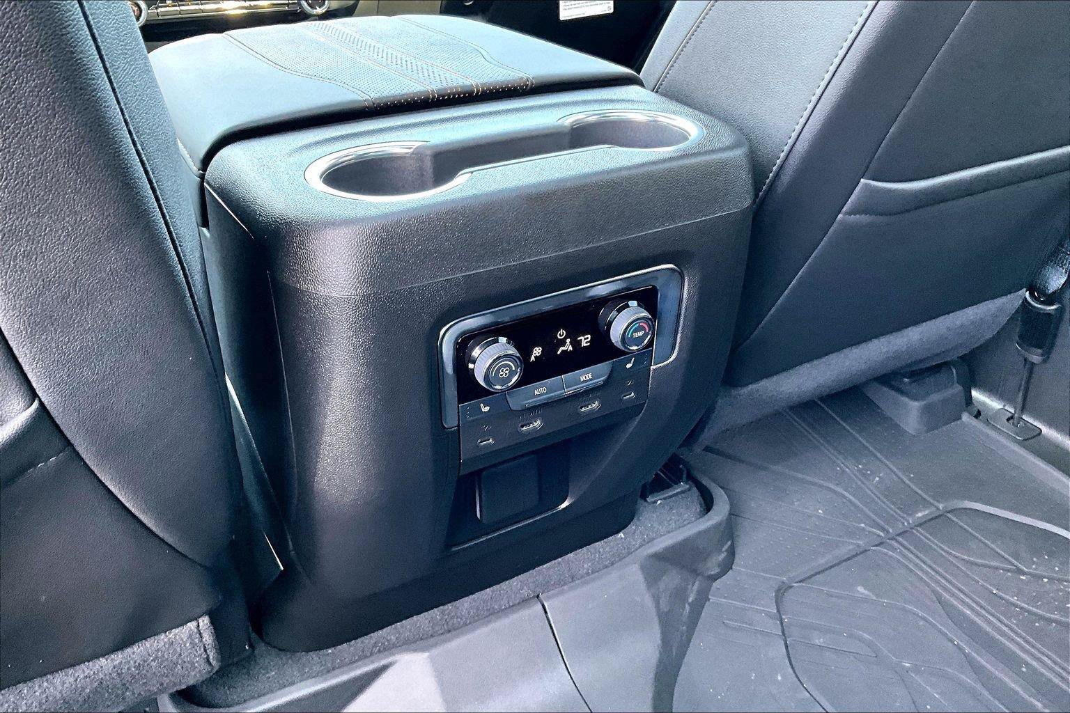 New 2026 Chevrolet Suburban High Country AWD/4WD image 24