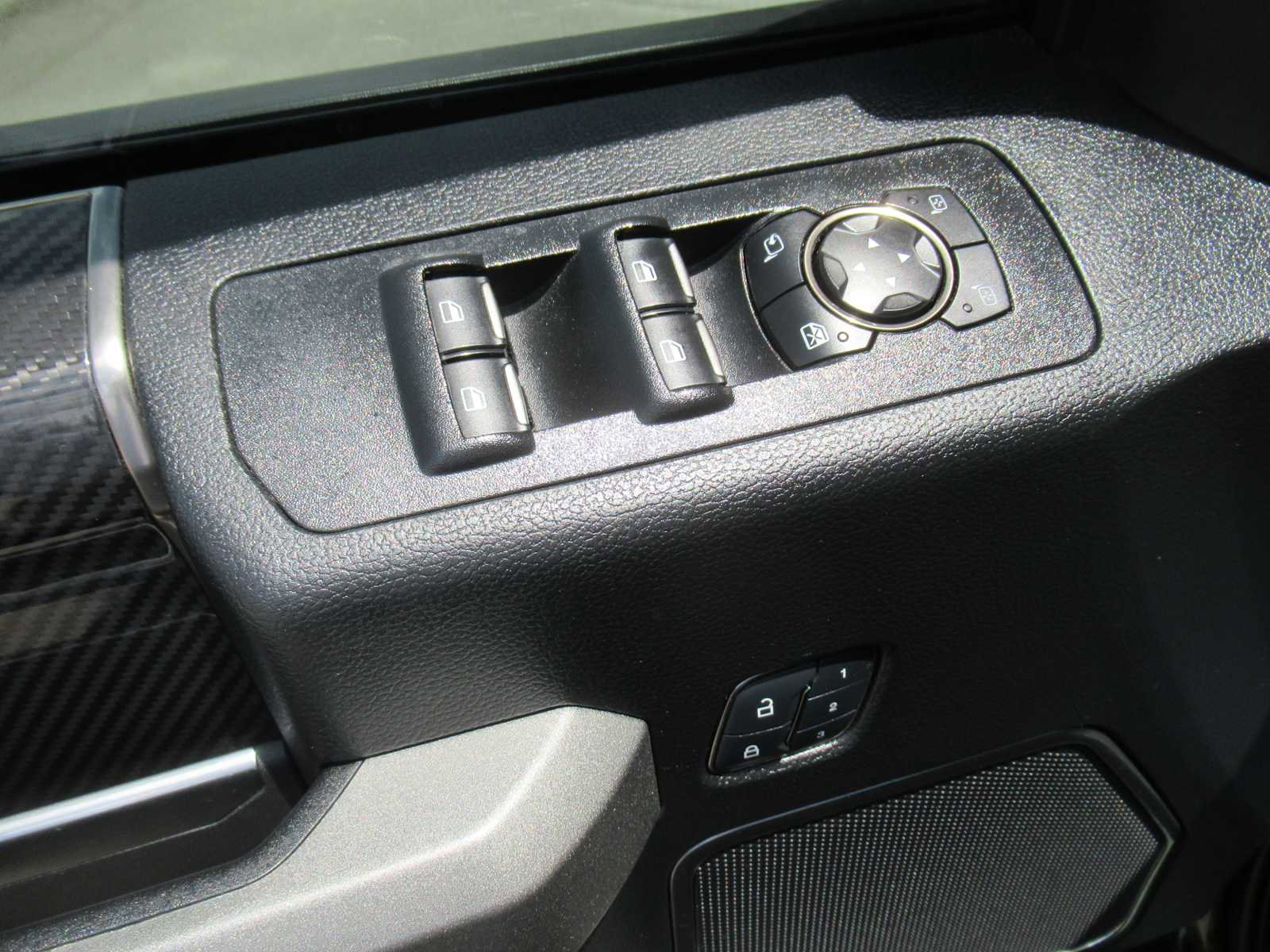 Used 2018 Ford F150 Raptor w/ Equipment Group 802A Luxury image 19