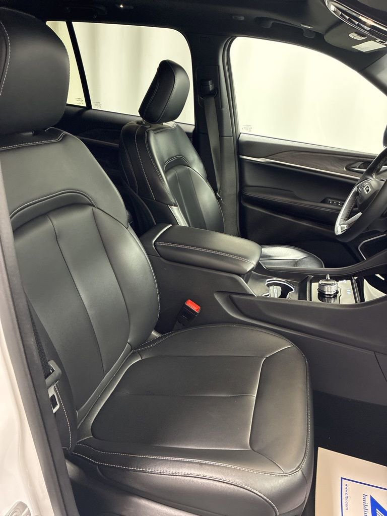 Used 2025 Jeep Grand Cherokee Limited image 27