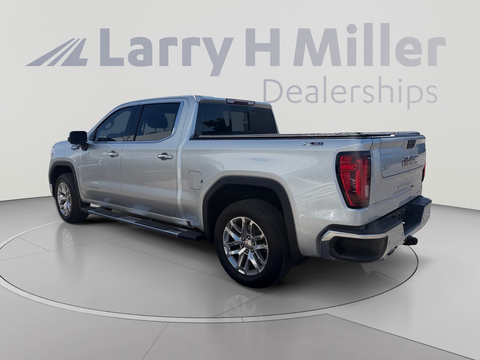 Used 2021 GMC Sierra 1500 SLT AWD/4WD image 3