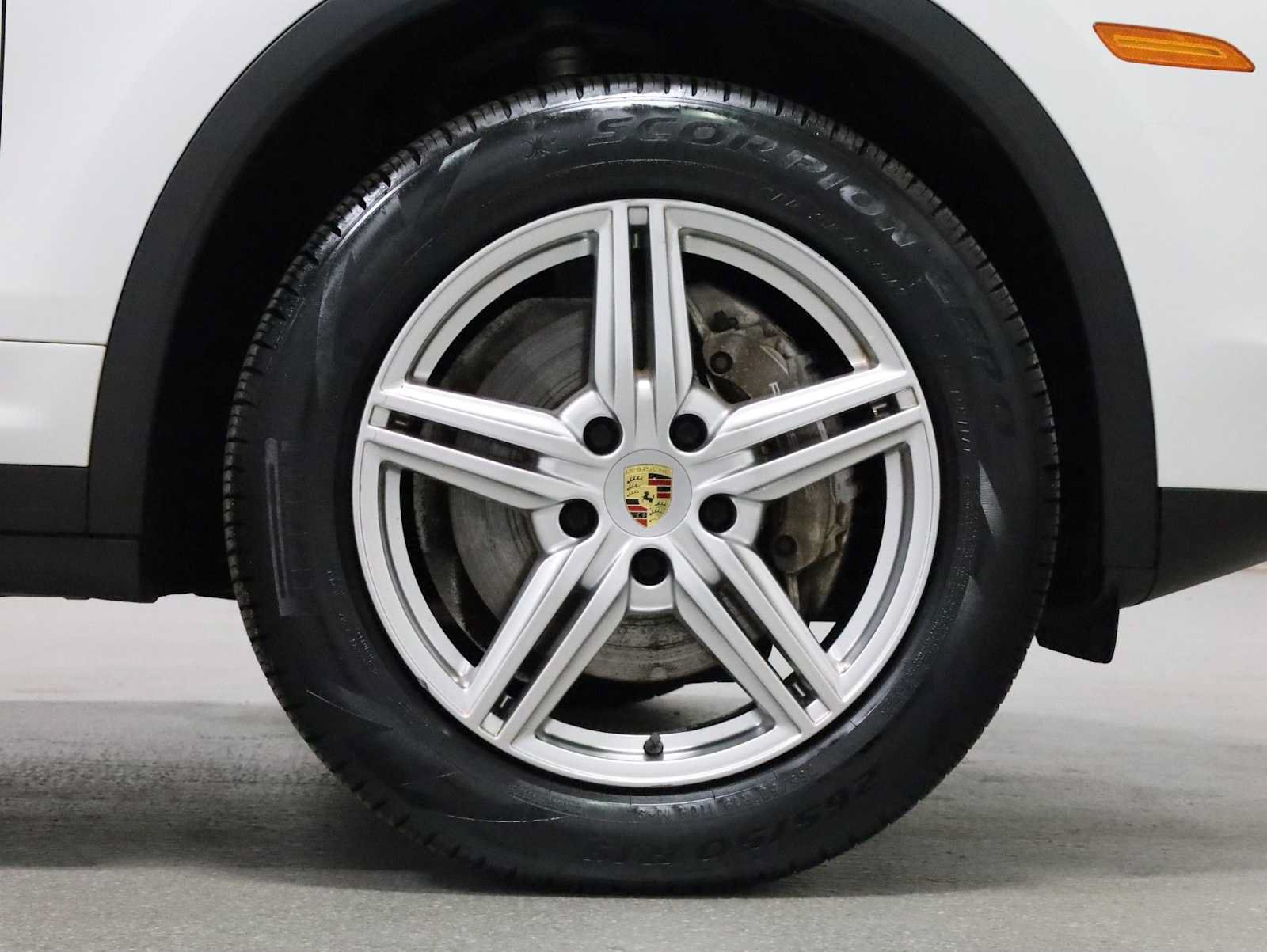 Used 2016 Porsche Cayenne AWD/4WD image 12